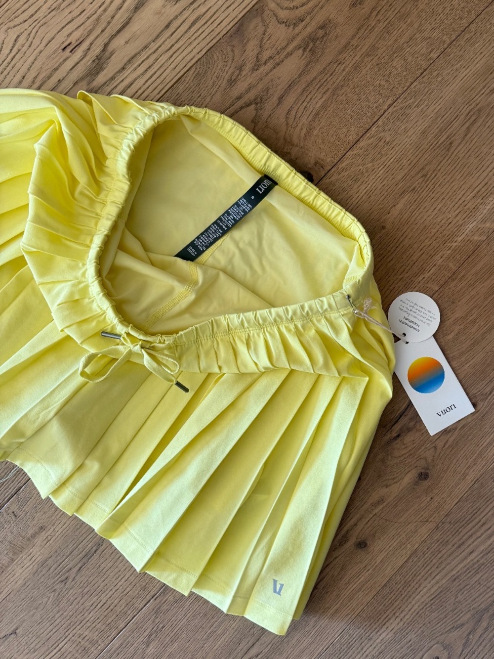 Vuori pleated clementine skirt with built in shorts size s - Picture 4 of 7